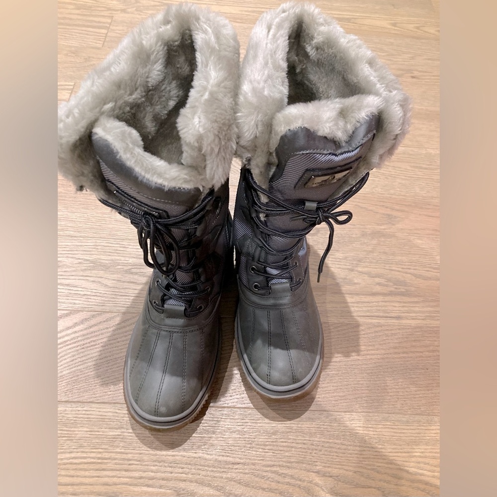 New without box London Fog faux fur and fleece lined winter boots ladies size 10